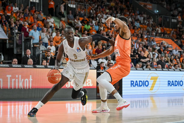 联名周边产 联名周边产