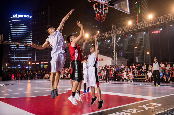 四溅的场面 四溅的场面