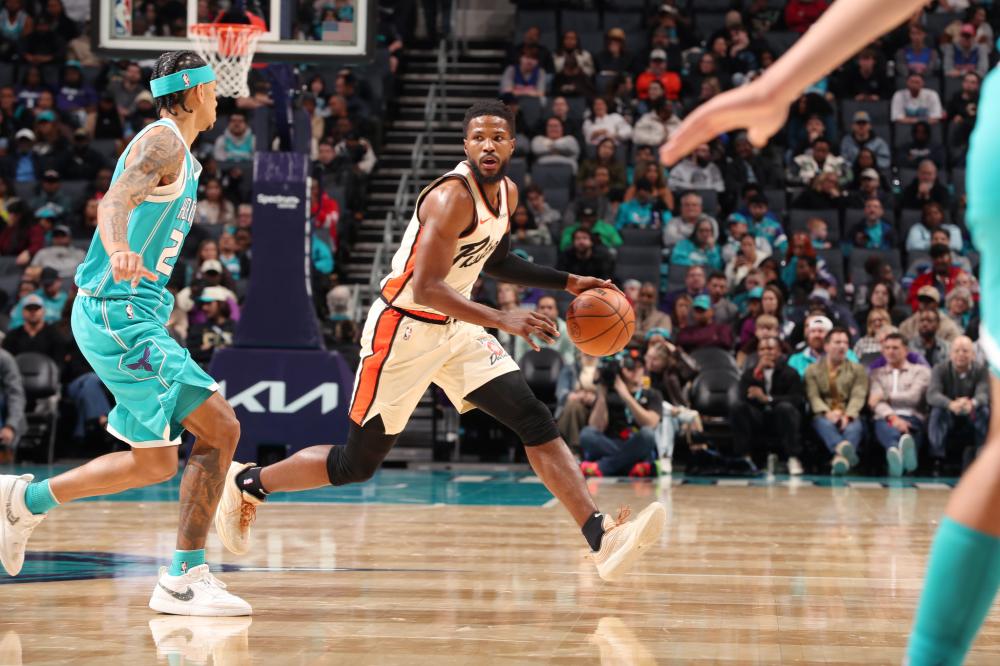 奥挺身而出 奥挺身而出